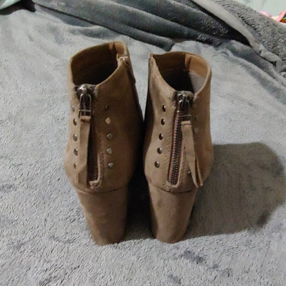 Brown suede booties 🚭🚫🐱